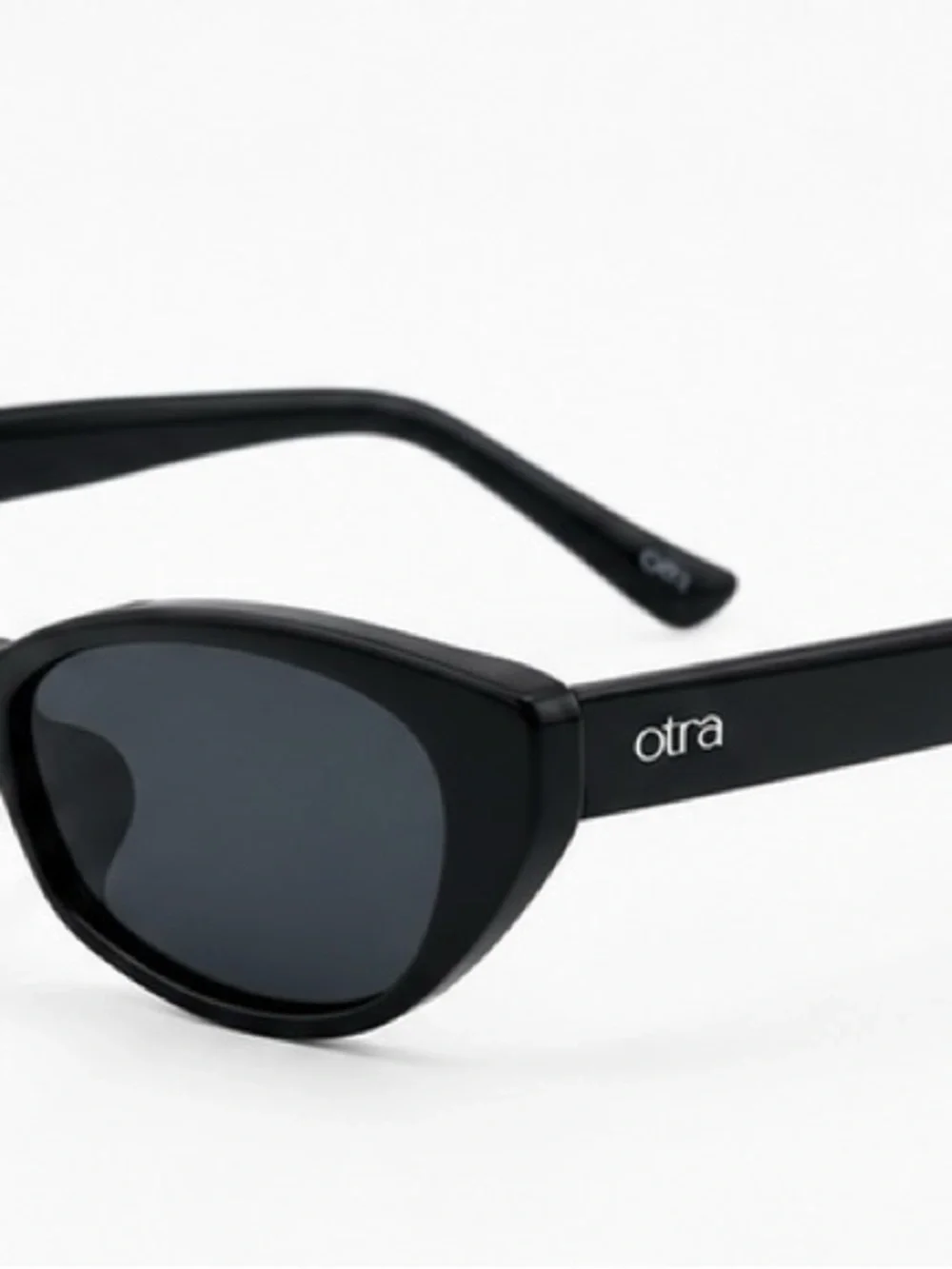 OTRA Shona Cat Eye Sunglasses – Black | NWT | Case & Tags Included 🖤👓